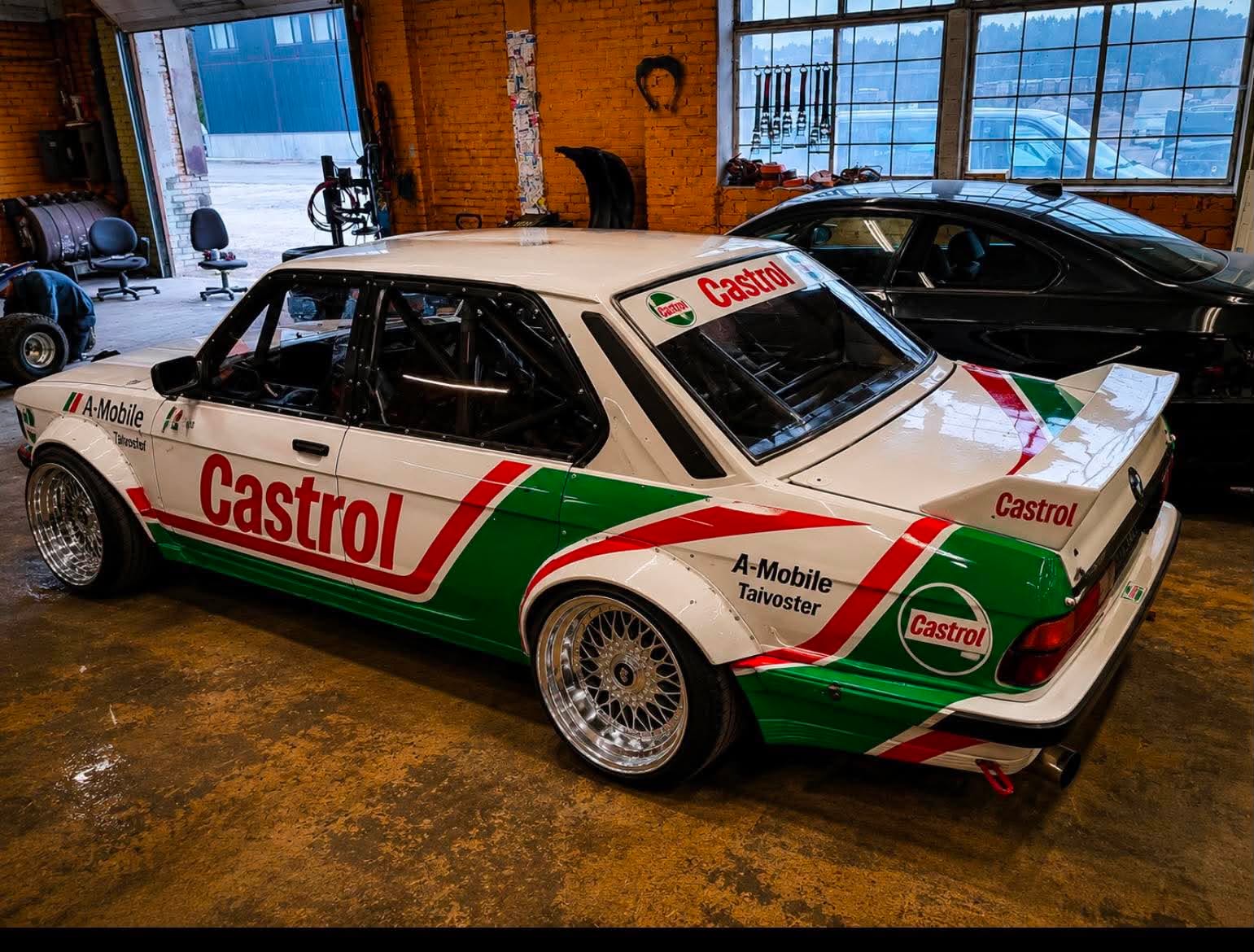 Klassikaline BMW Castroli värvides