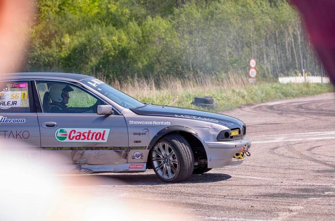 Castrol värvides BMW drifib rajal